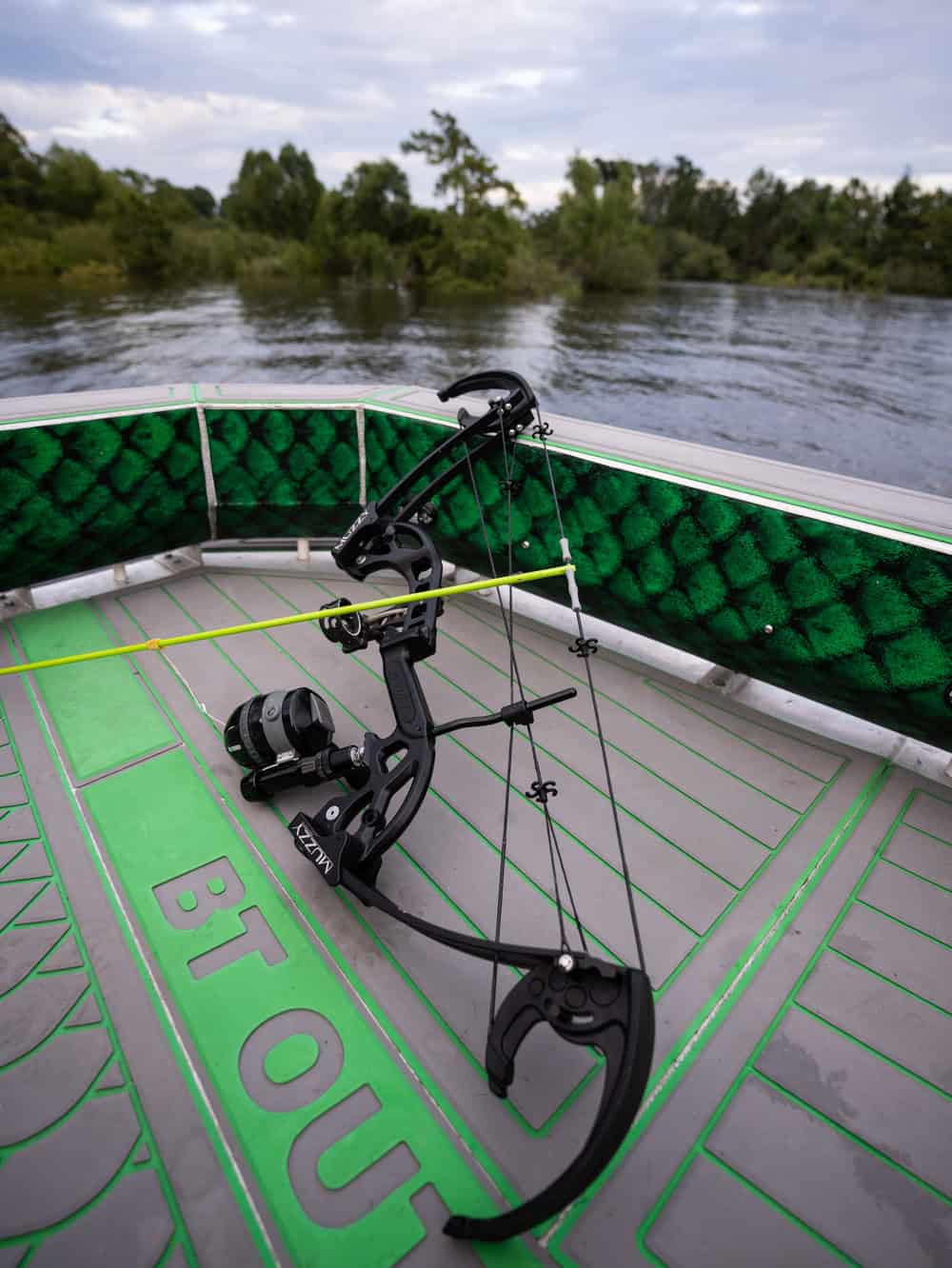 Muzzy fixed blade broadheads and bowfishing equipment for bowhunters and archery enthusiasts
