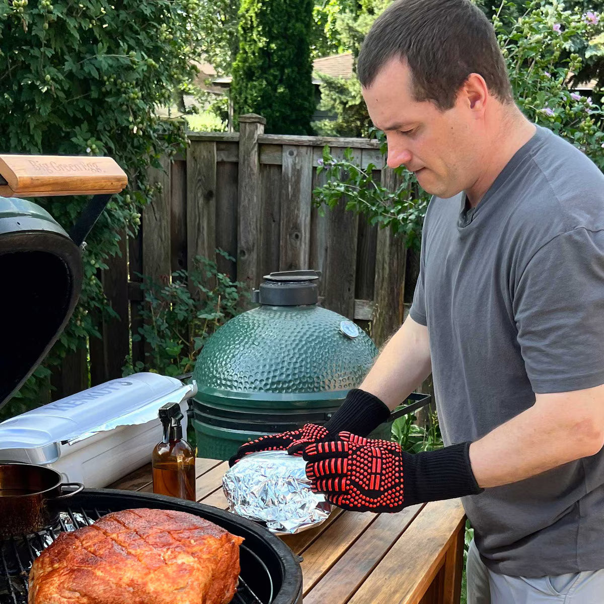 TableCraft Black & Red Grilling Gloves, Set of 2 - Image 7