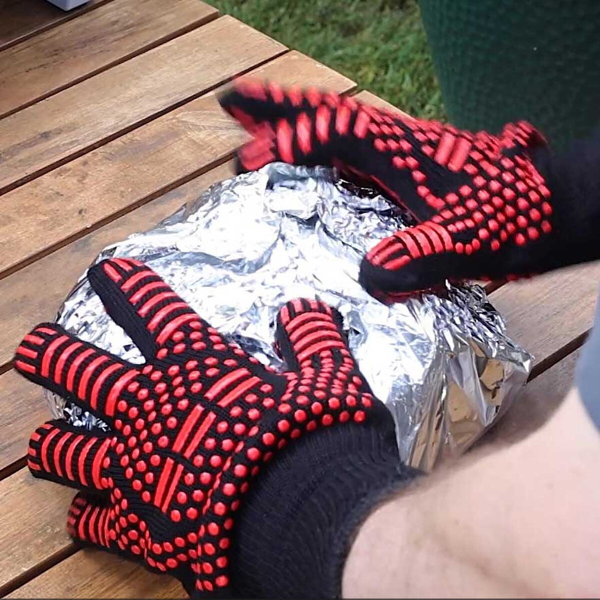 TableCraft Black & Red Grilling Gloves, Set of 2 - Image 9