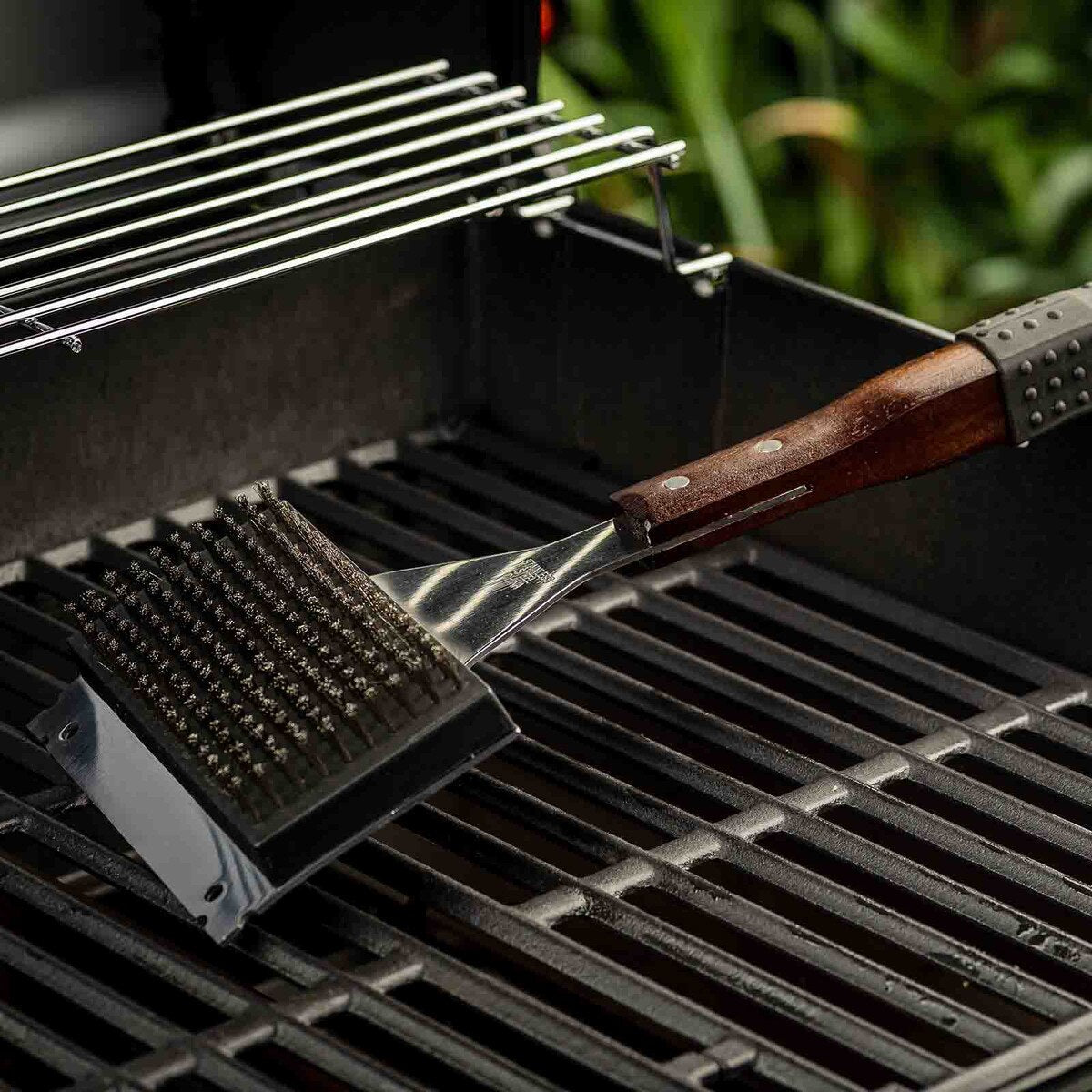 TableCraft Wooden Handle Wide Grill Brush with Black Soft Grip - Image 7