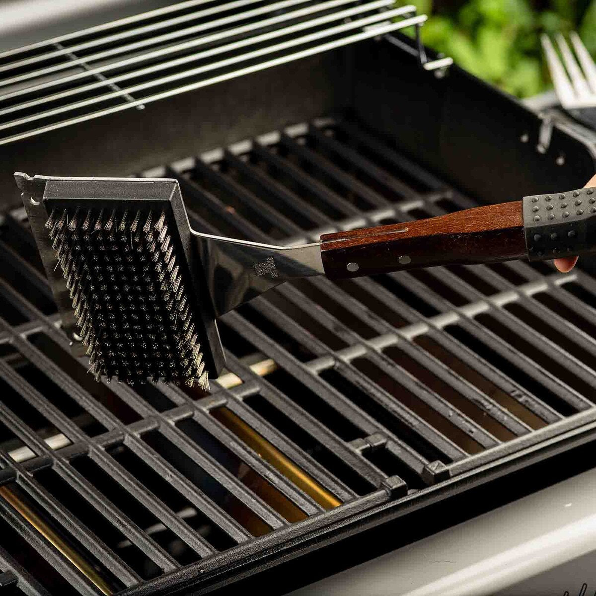 TableCraft Wooden Handle Wide Grill Brush with Black Soft Grip - Image 8