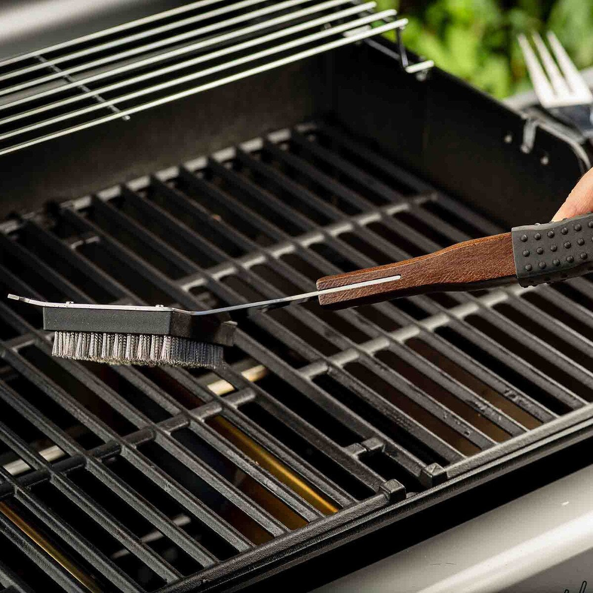 TableCraft Wooden Handle Wide Grill Brush with Black Soft Grip - Image 9