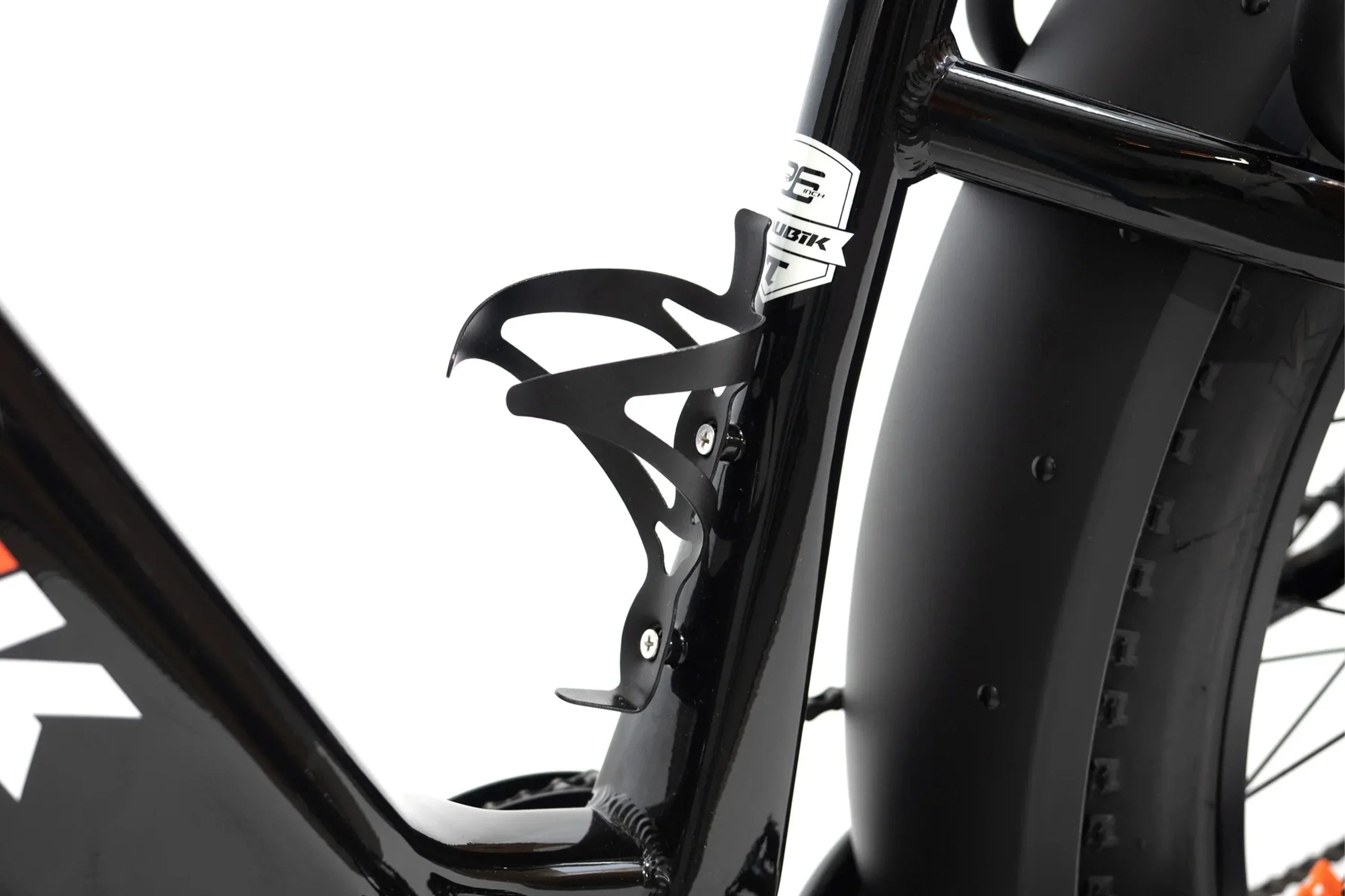 Close-up of Taubik Westridge 4T off-road e-bike frame with black bottle cage and fat tire