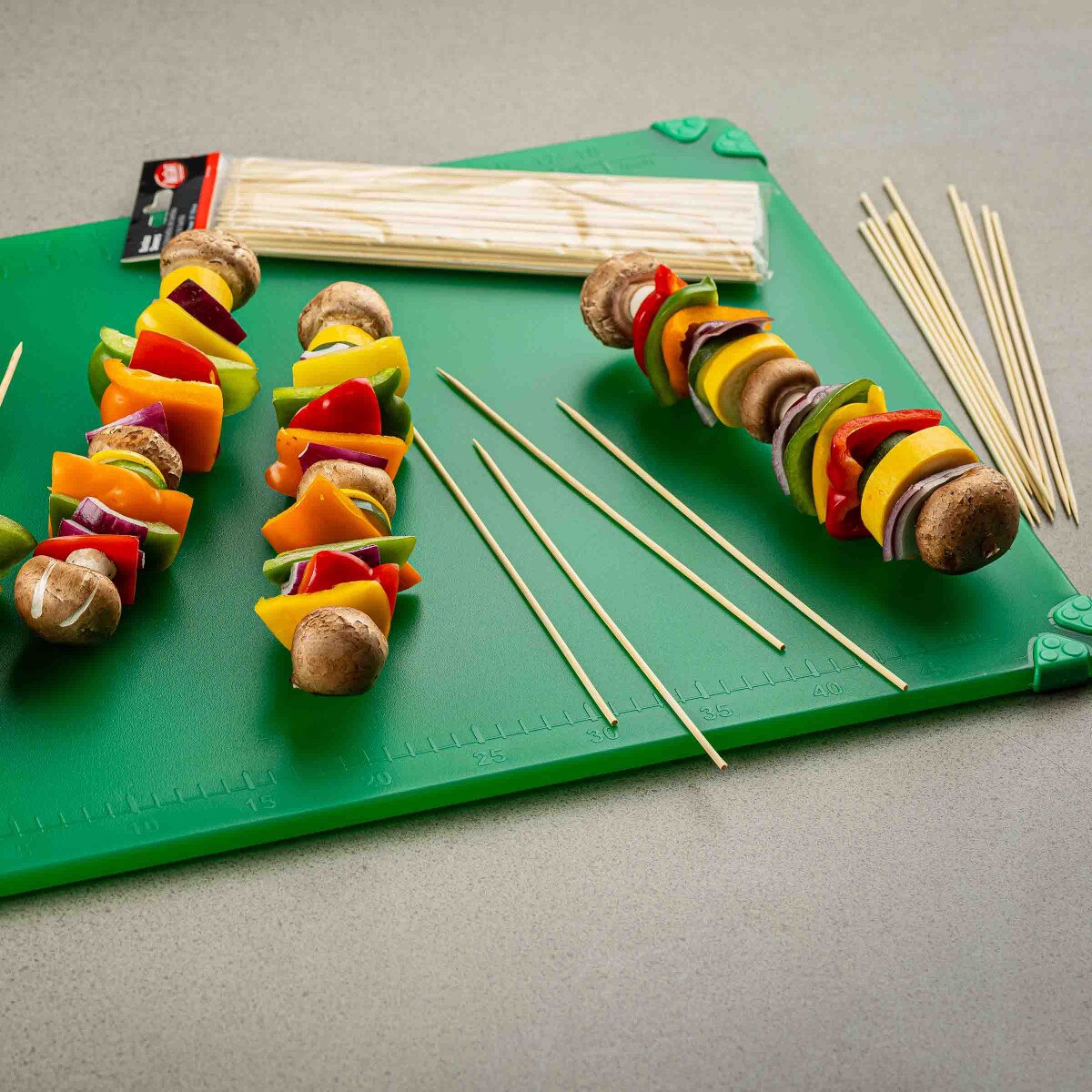 TableCraft 10' Bamboo Skewers, Pack of 100 - Image 9