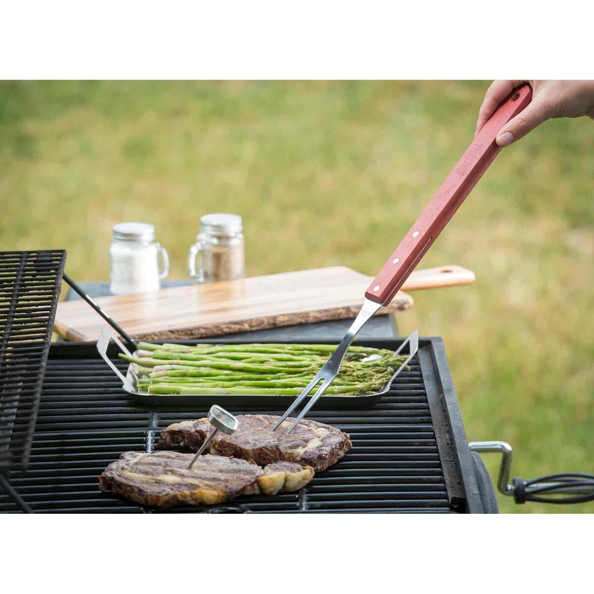TableCraft Grilling Tray With Handles - Image 4