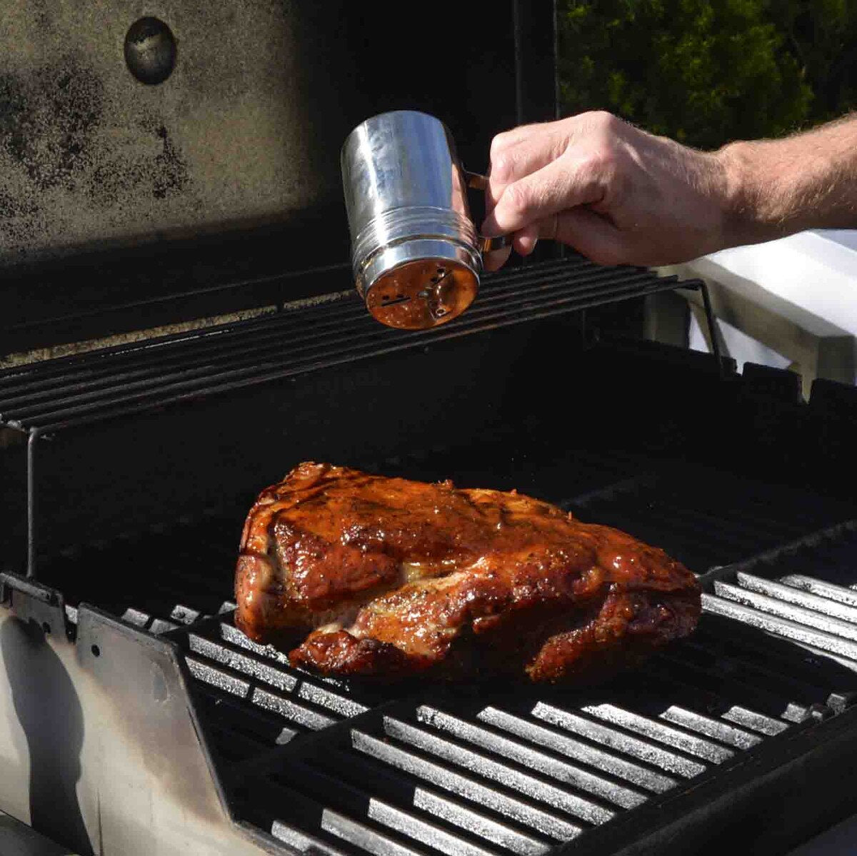 TableCraft 10 oz Dry Rub Shaker With Handle - Image 6