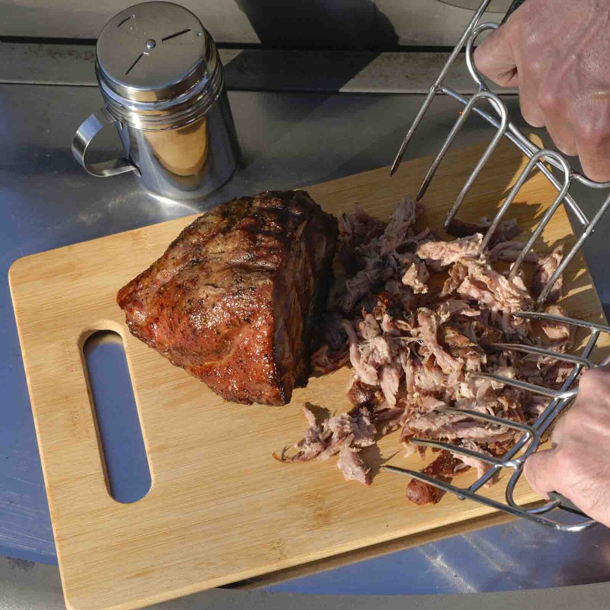 TableCraft 10 oz Dry Rub Shaker With Handle - Image 9