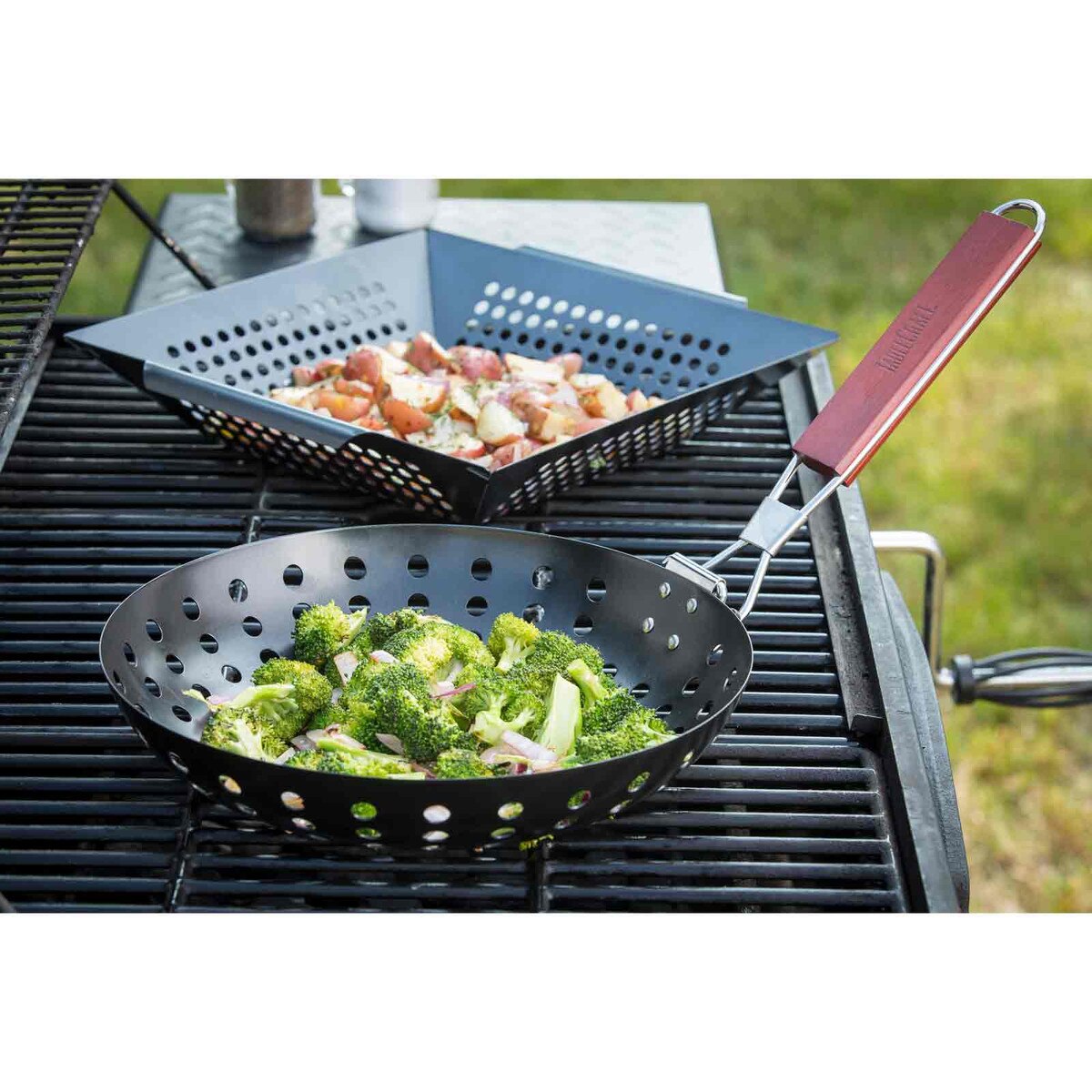 TableCraft Round Grilling Wok With Handle - Image 7