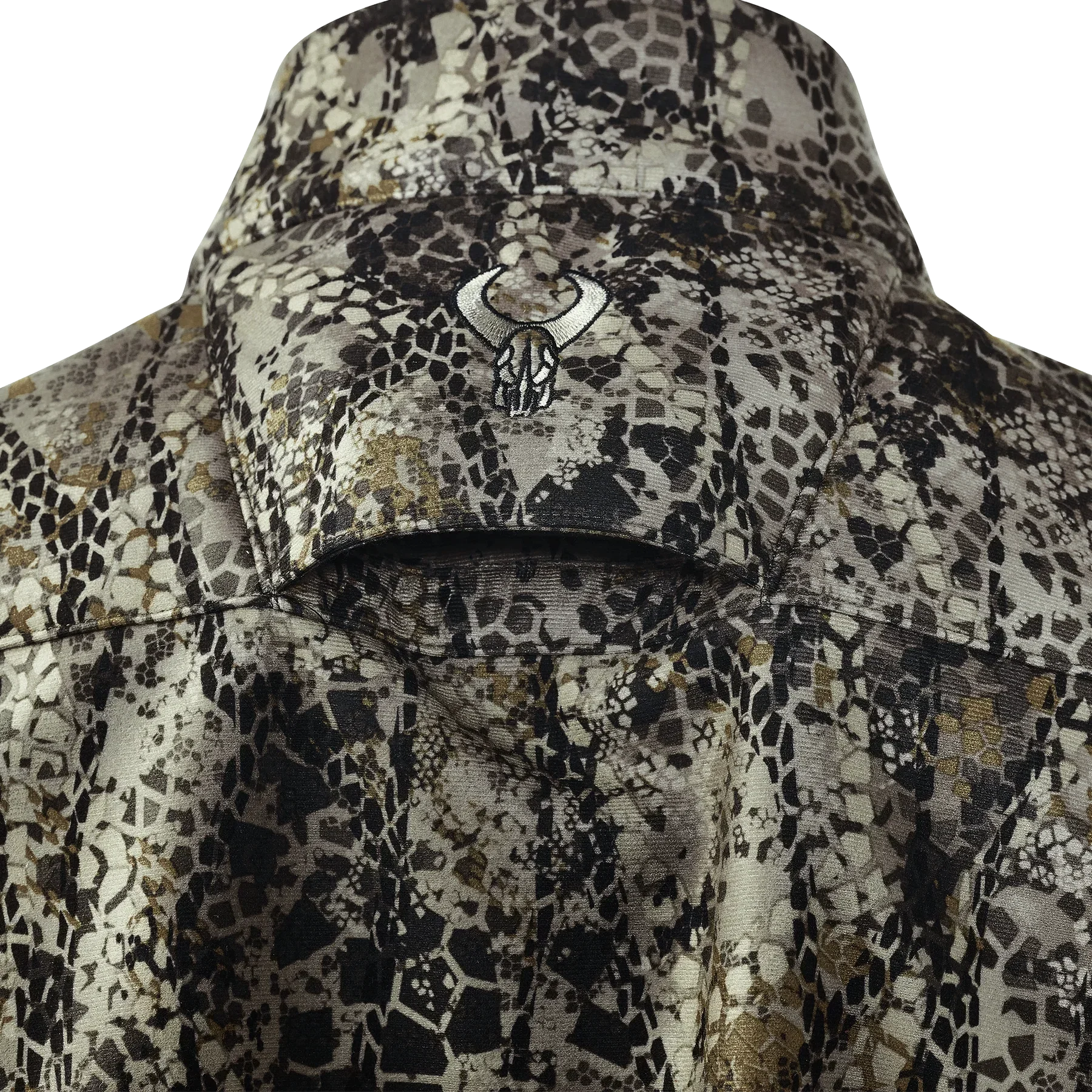 Camouflage shirt collar with embroidered antler logo and geometric pattern