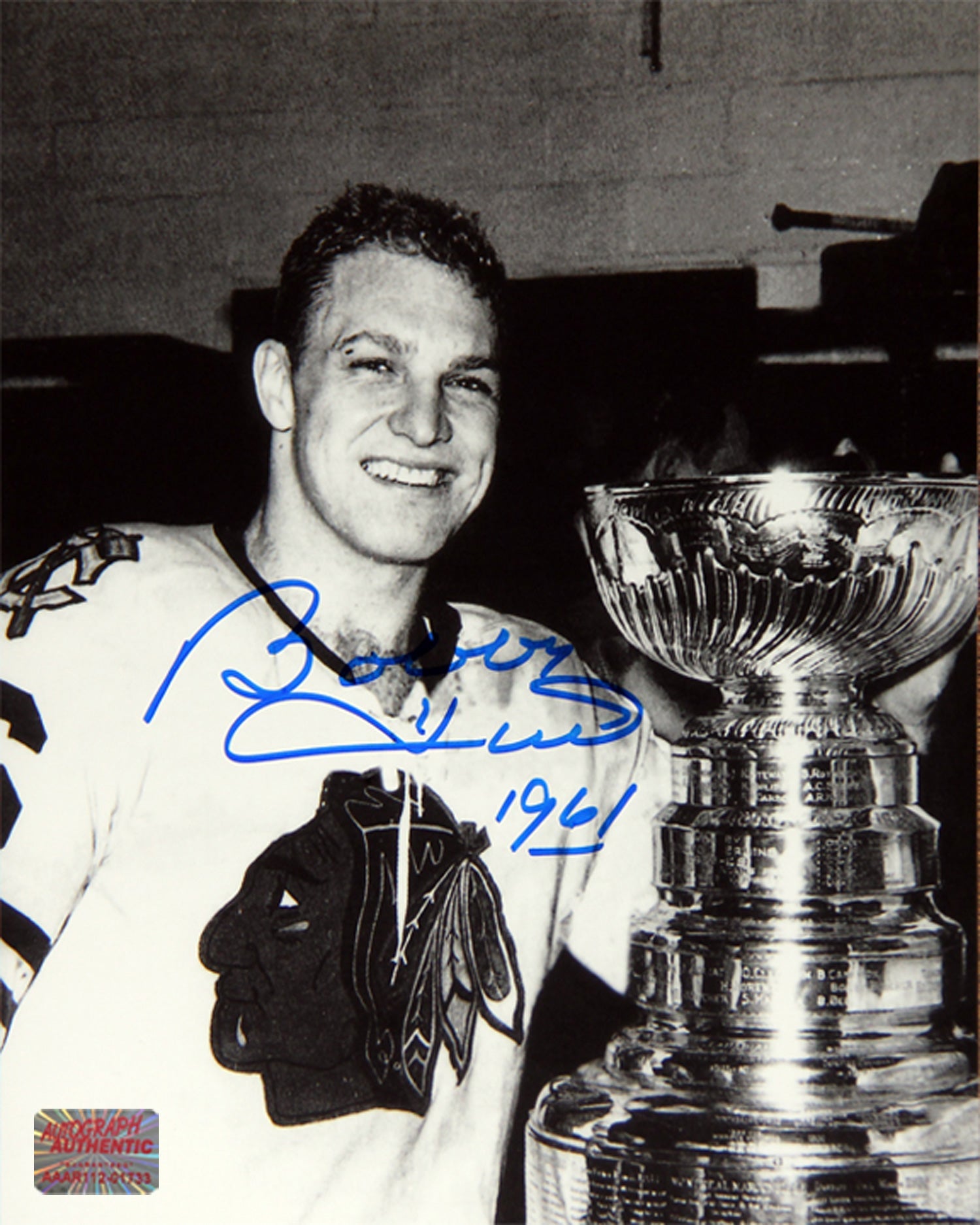 BOBBY HULL AUTOGRAPHED 8X10 PHOTOGRAPH (STANLEY CUP) - CHICAGO BLACKHAWKS