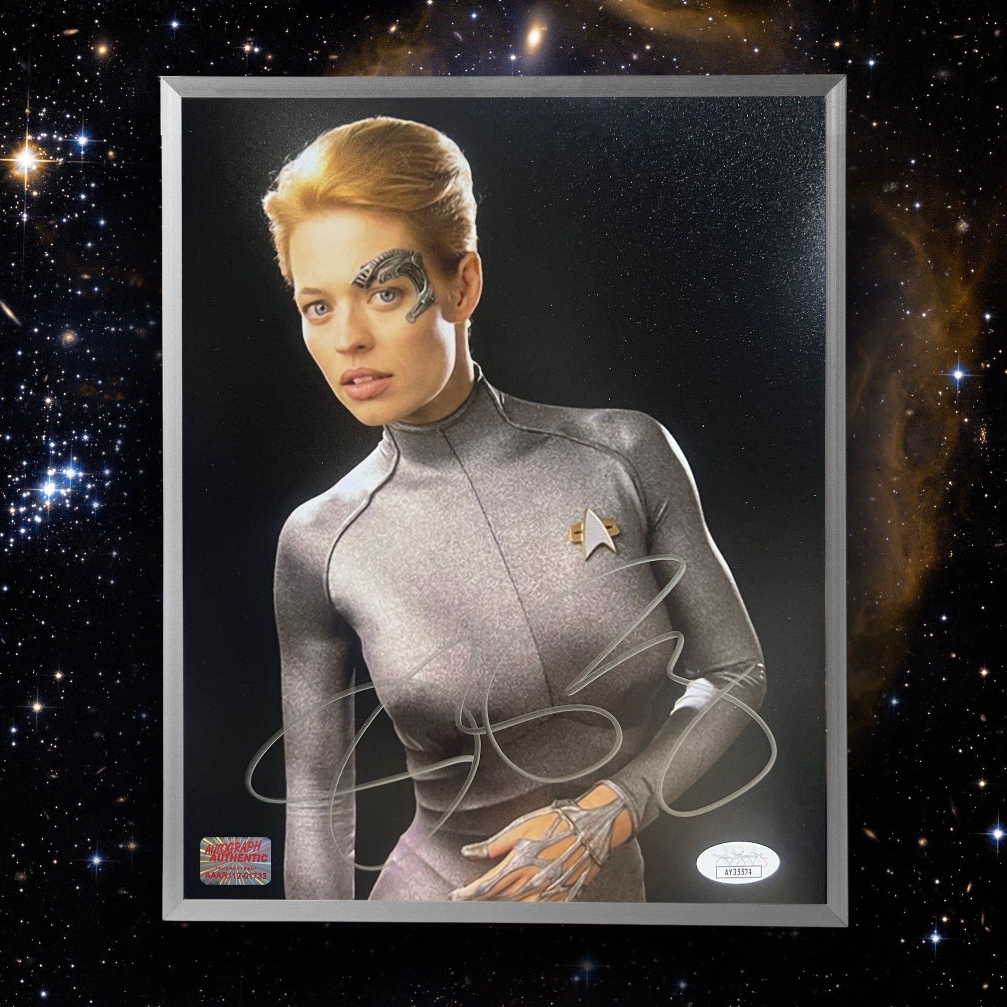 JERI RYAN AUTOGRAPHED STAR TREK VOYAGER PHOTO - SEVEN OF NINE 8X10