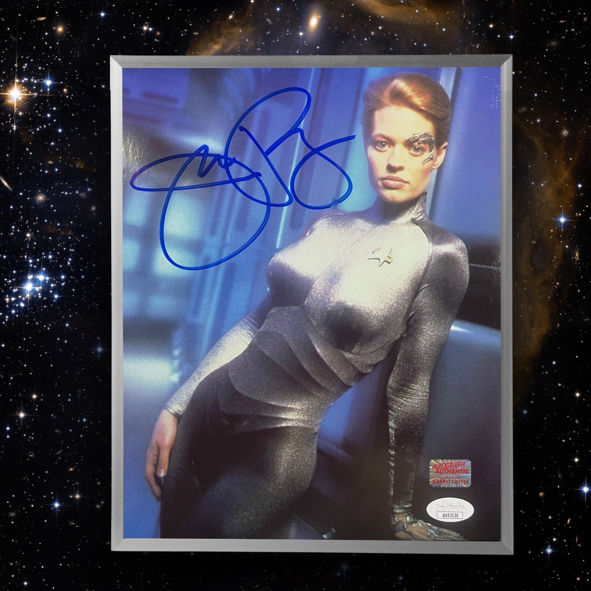 JERI RYAN AUTOGRAPHED STAR TREK VOYAGER PHOTO - SEVEN OF NINE BLUE BACKGROUND 8X10 - Image 2