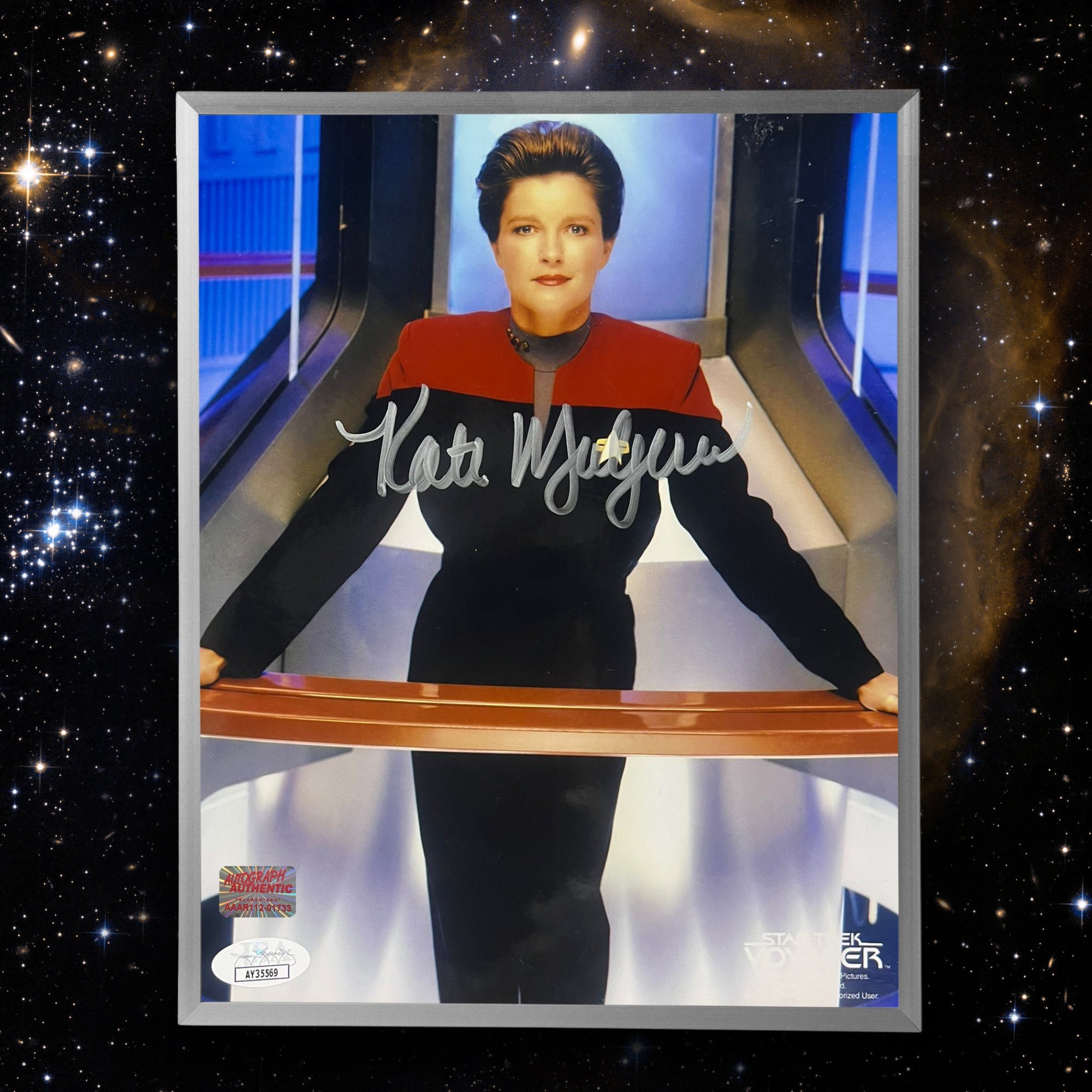 KATE MULGREW AUTOGRAPHED STAR TREK VOYAGER PHOTO - CAPTAIN JANEWAY ON BRIDGE 8X10