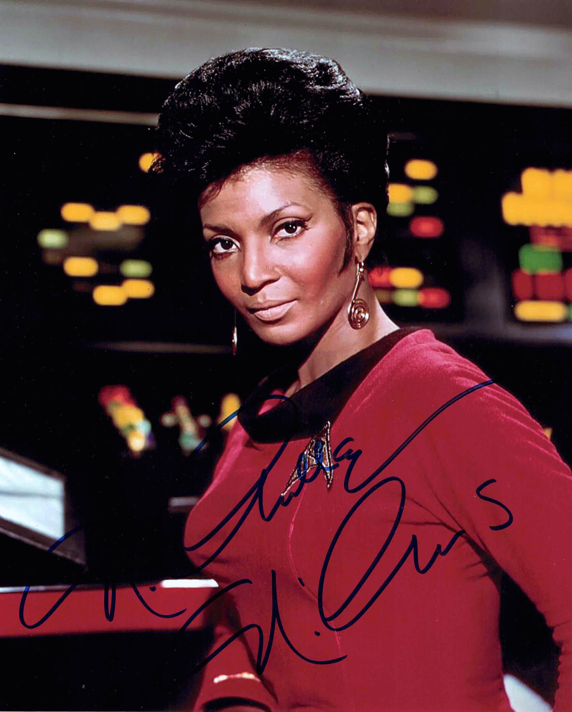NICHELLE NICHOLS SIGNED LIEUTENANT UHURA STAR TREK PHOTO  - 8X10 PHOTO 10'X8'