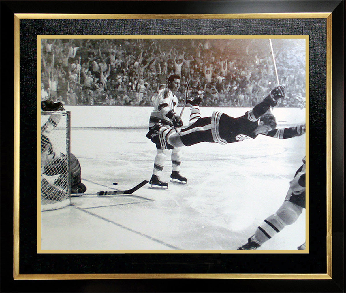 BOBBY ORR 'THE GOAL' 16X20 FRAMED PHOTO - BOSTON BRUINS (24' BY 20')