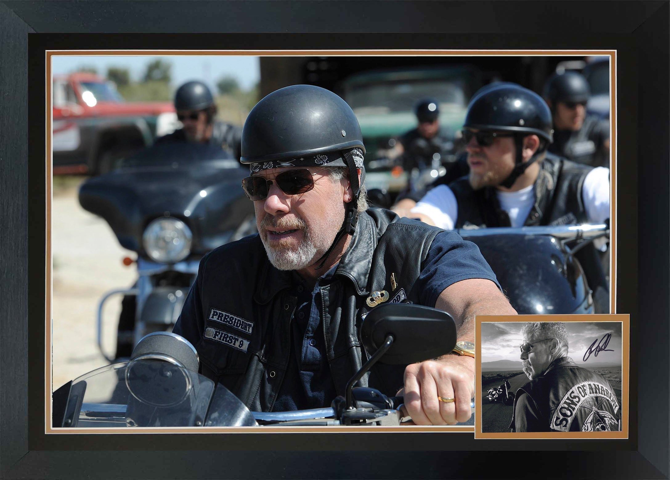 RON PERLMAN SIGNED SONS OF ANARCHY FRAMED MOTORCYCLE PHOTO - TV FRAME  38'X28'