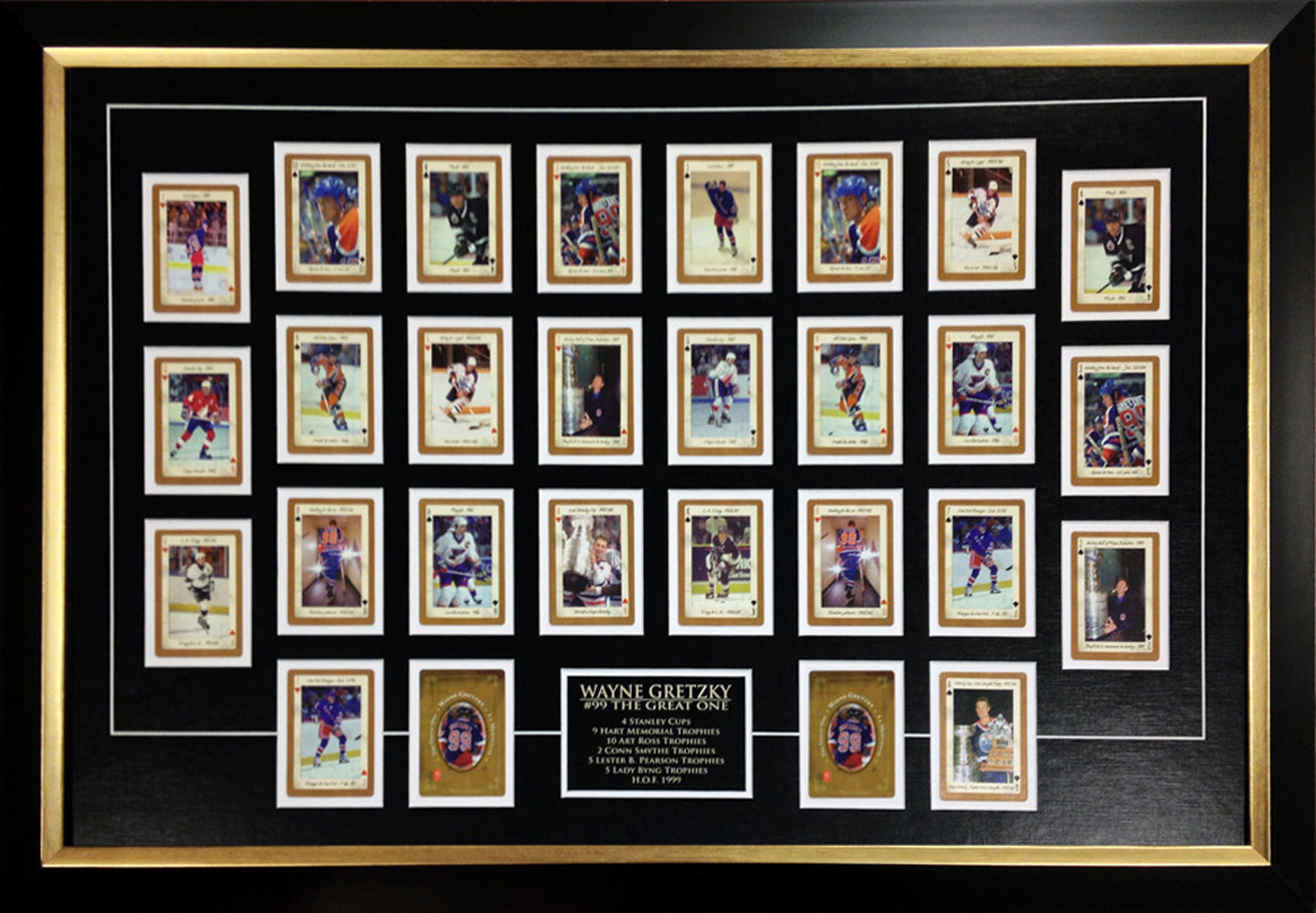 THE GREAT ONE CARDS FEATURING WAYNE GRETZKY (31' BY 25')
