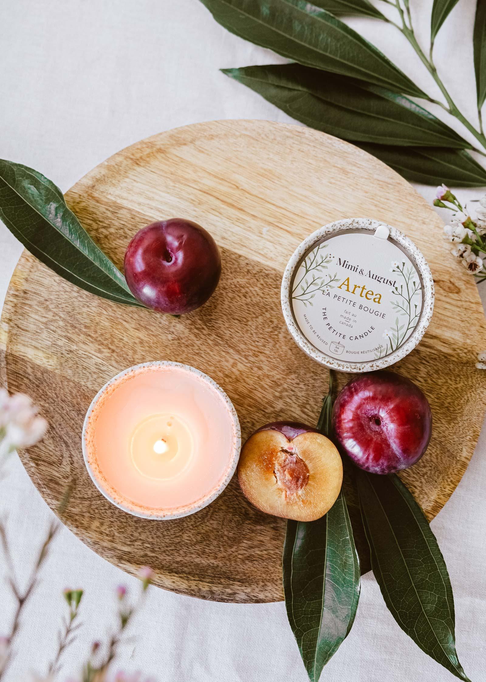 Mimi & August Artea candle with plums and leaves on wooden board, cozy home decor