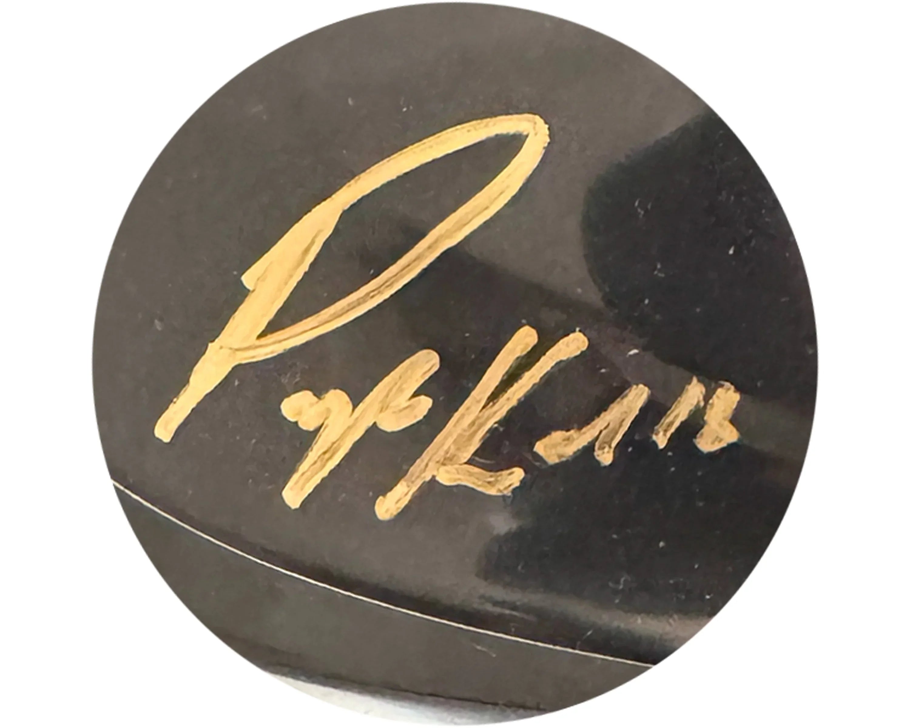 Gold Parker logo engraved on black fountain pen cap