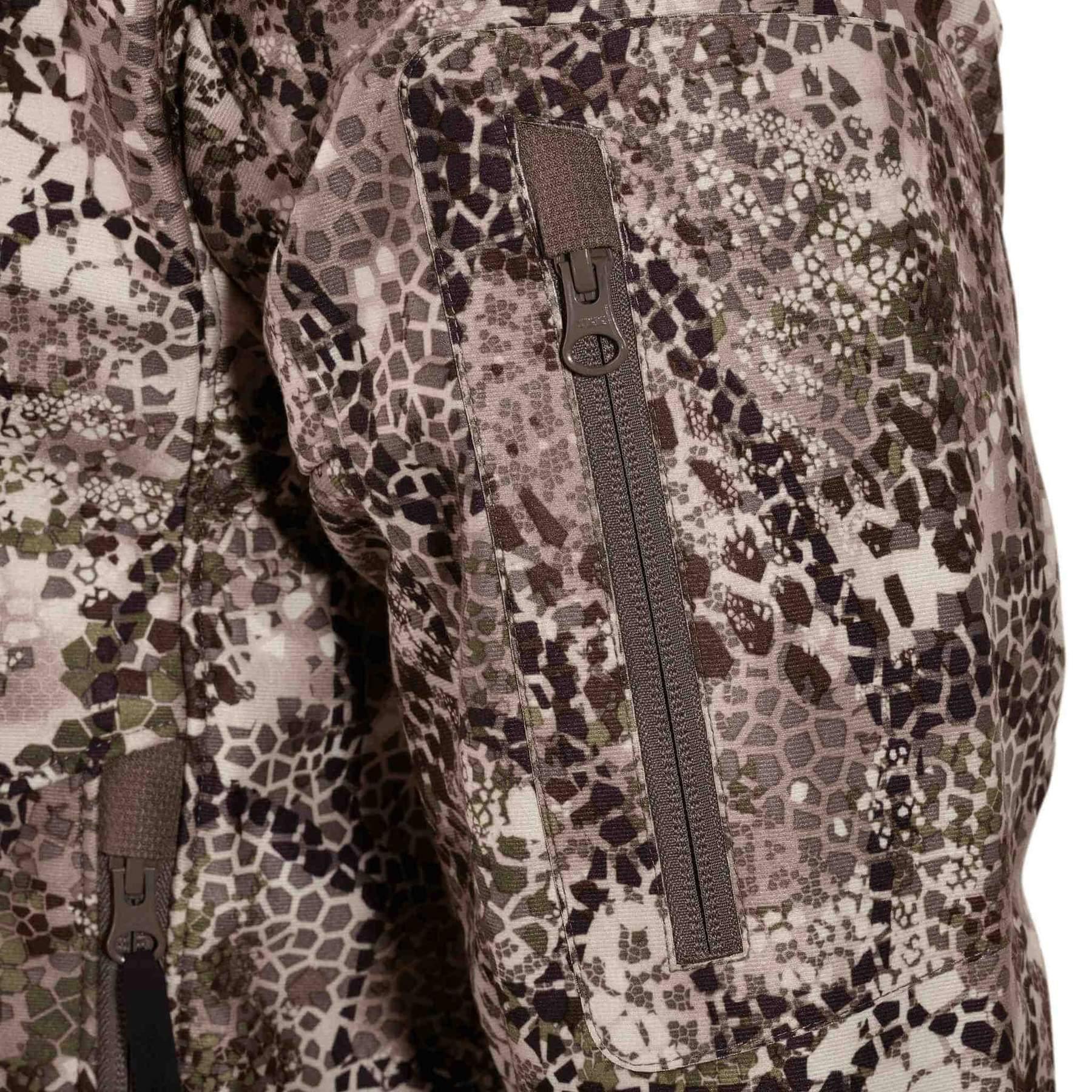 Badlands Calor Jacket with camo pattern and zippered pocket close-up