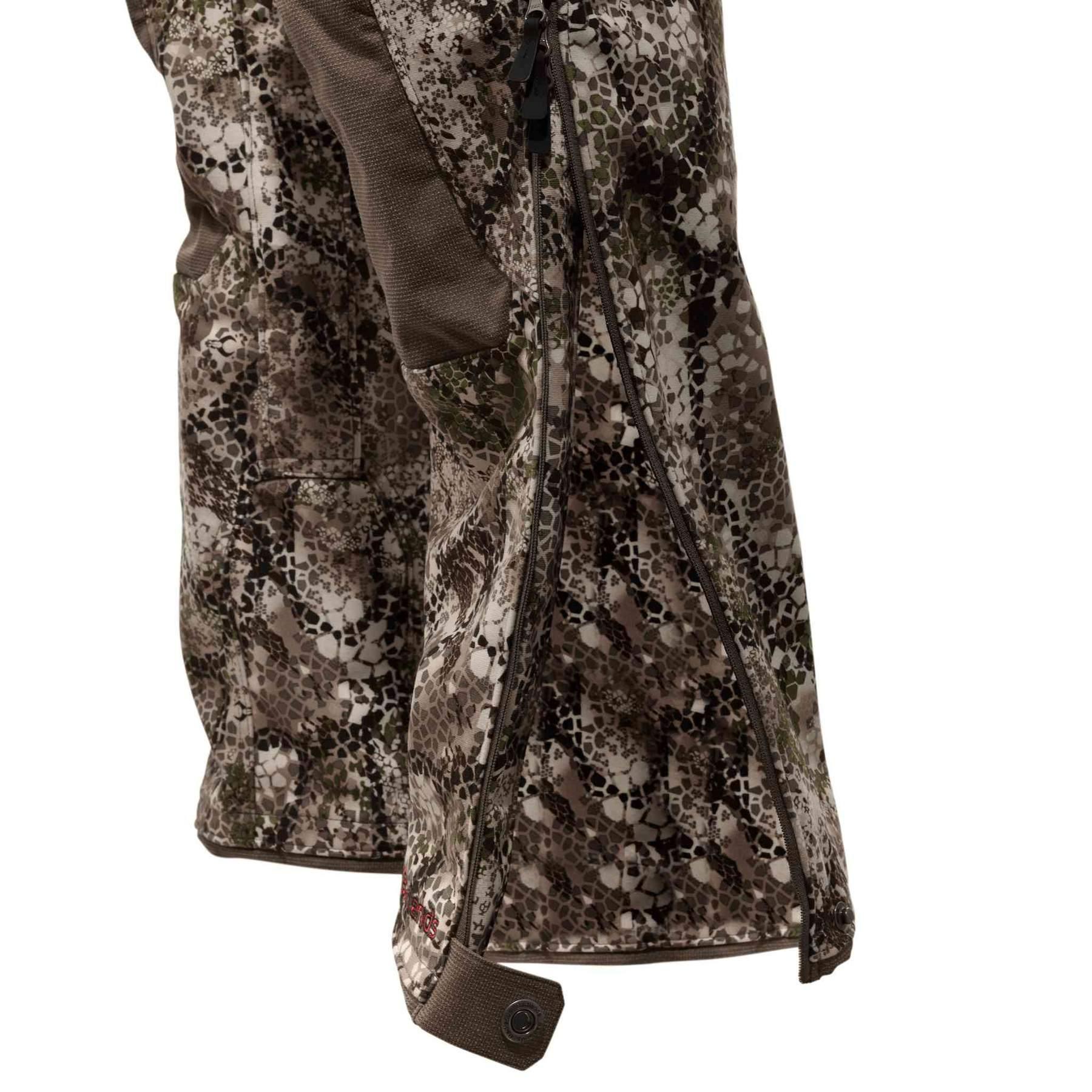 Close-up of Badlands Calor Pant with camo pattern and zipper, outdoor hunting apparel
