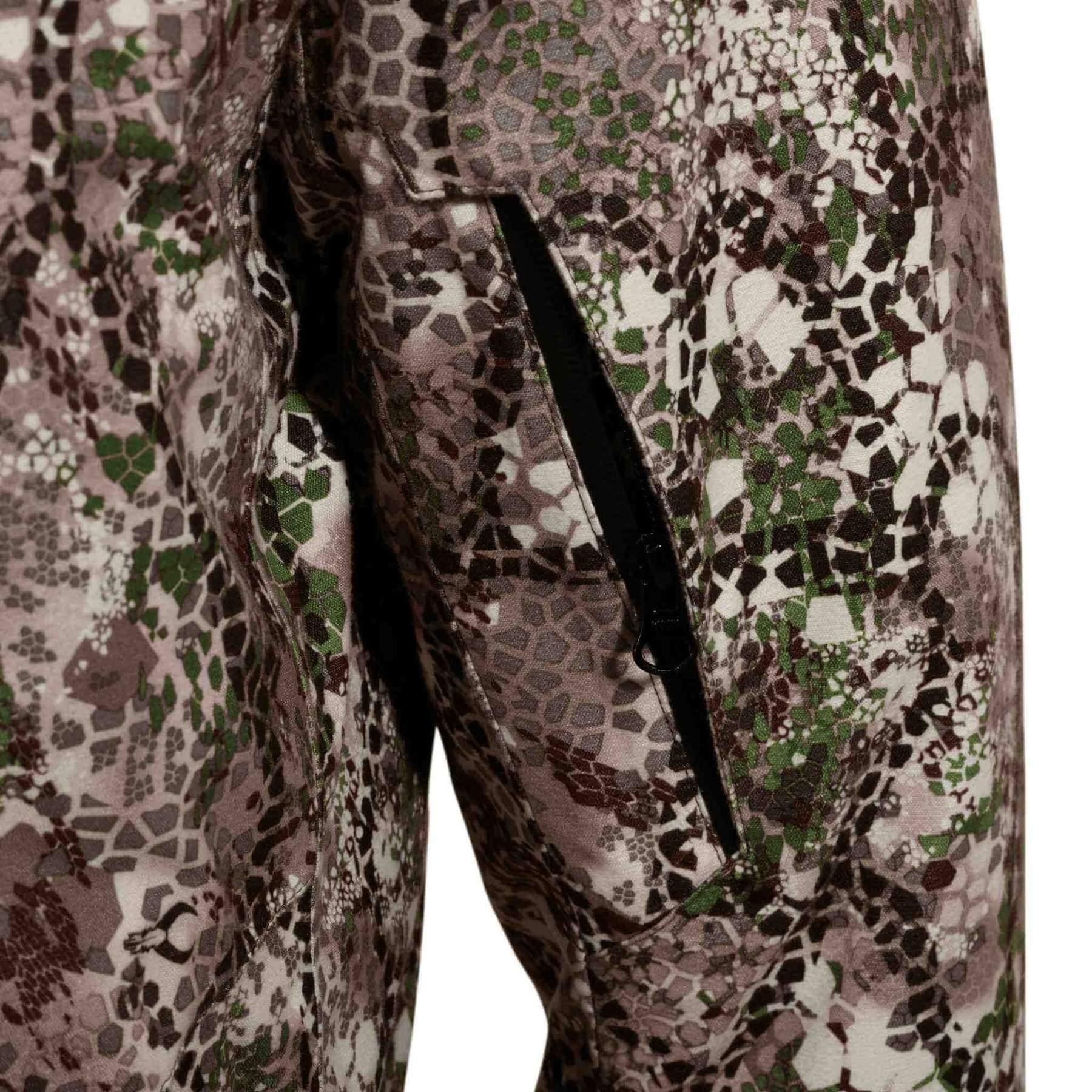 Badlands Pyre camo jacket sleeve with zippered pocket, camouflage pattern detail