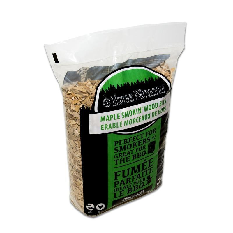 True North maple smokin' wood bits bag for BBQ smokers, 800g, on white background