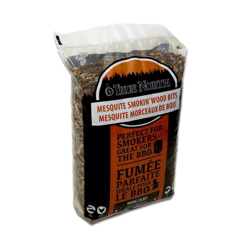 True North Mesquite Smokin' Wood Bits bag for BBQ and smokers, 900g packaging.
