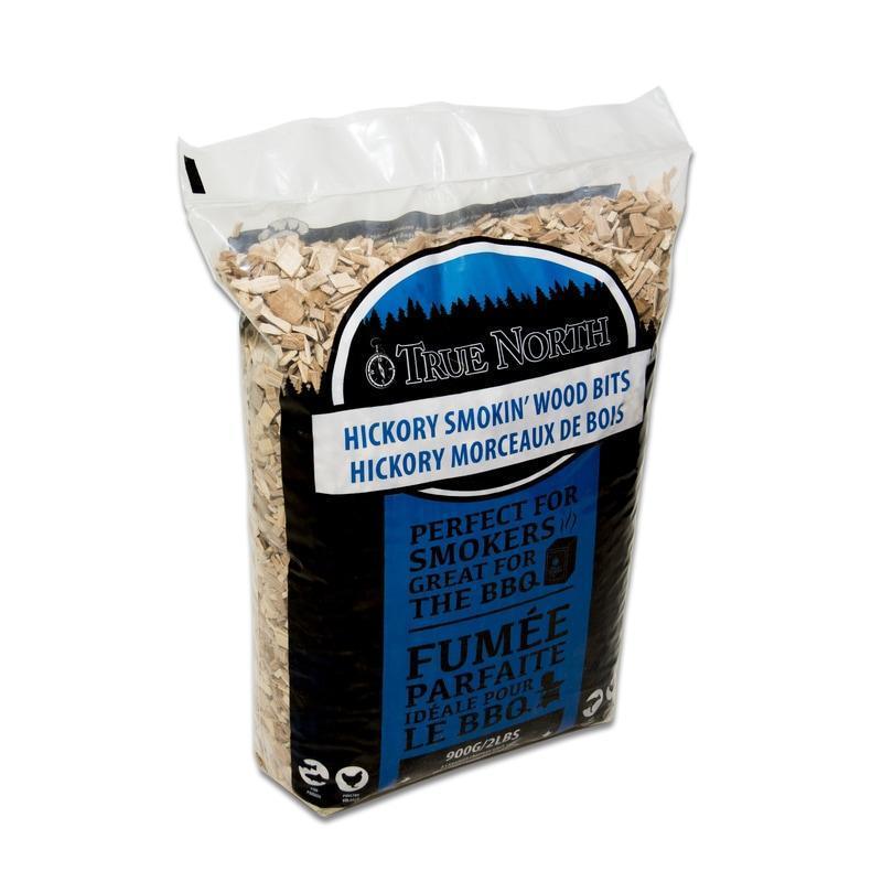 Bag of True North Hickory Smokin' Wood Bits for BBQ and smokers, 900g packaging.
